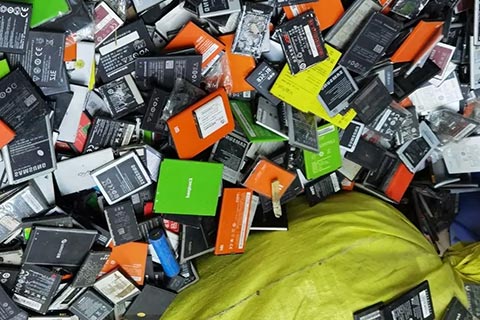 南安乐峰高价报废电池回收√废电池是可回收√